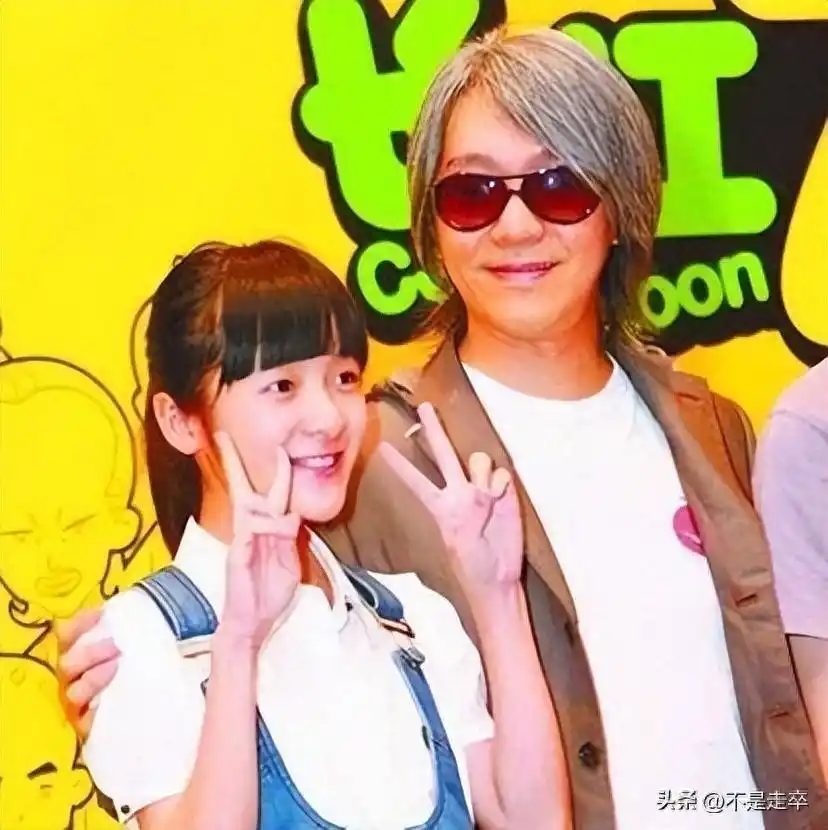 女星穿衣自由 丁字裤争议 公众人物着装尺度_女明星胸部曝光的照片